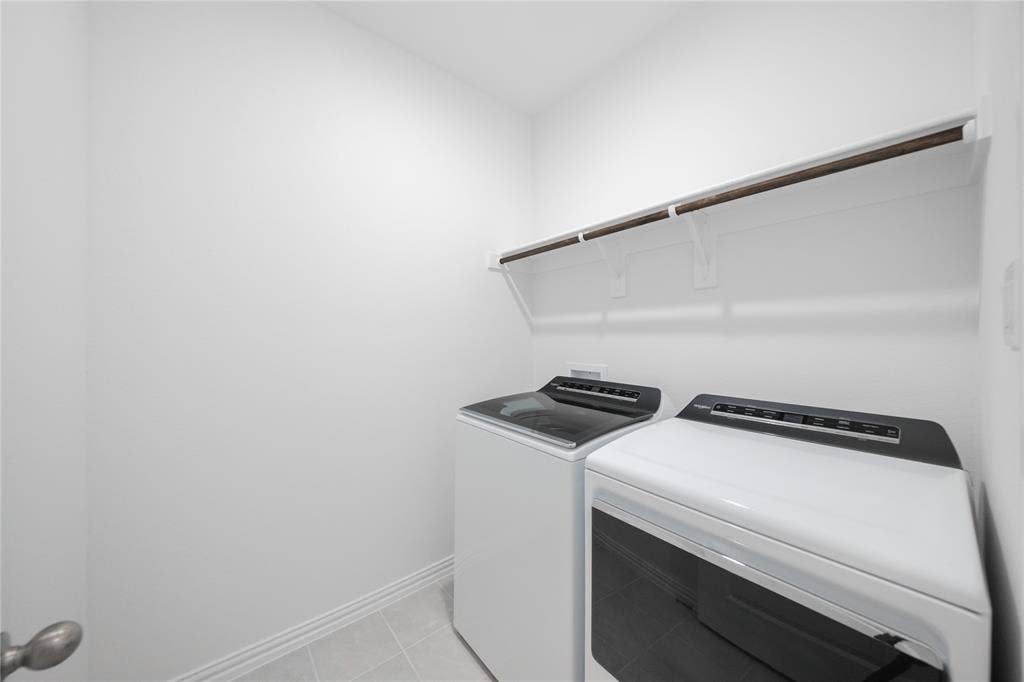 301 Thorn Creek Drive, Anna, TX 75409 Laundry
