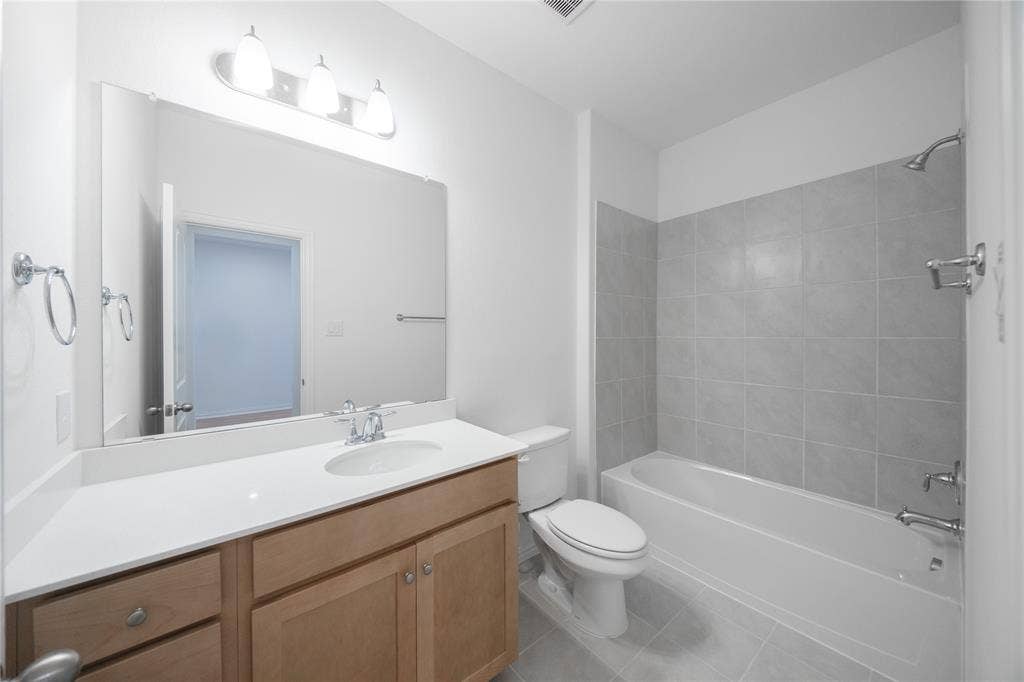 301 Thorn Creek Drive, Anna, TX 75409 Bath 2
