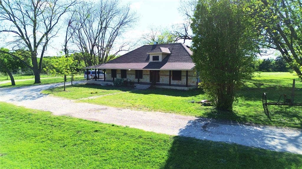 1542 W Reindeer, Lancaster, TX 75146
