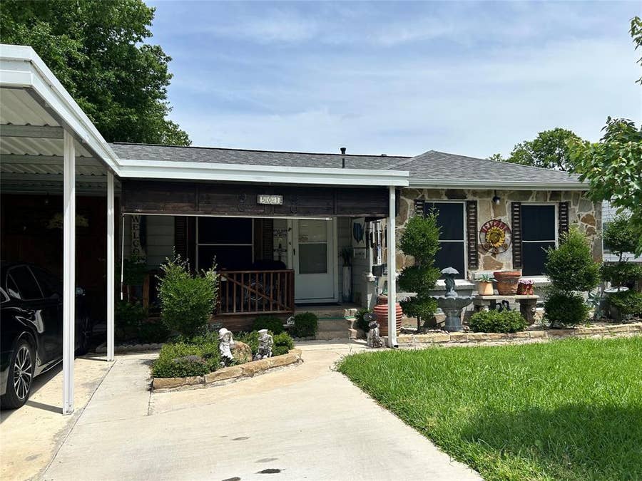 Property photo for 501 E Holley Street, Mesquite, TX
