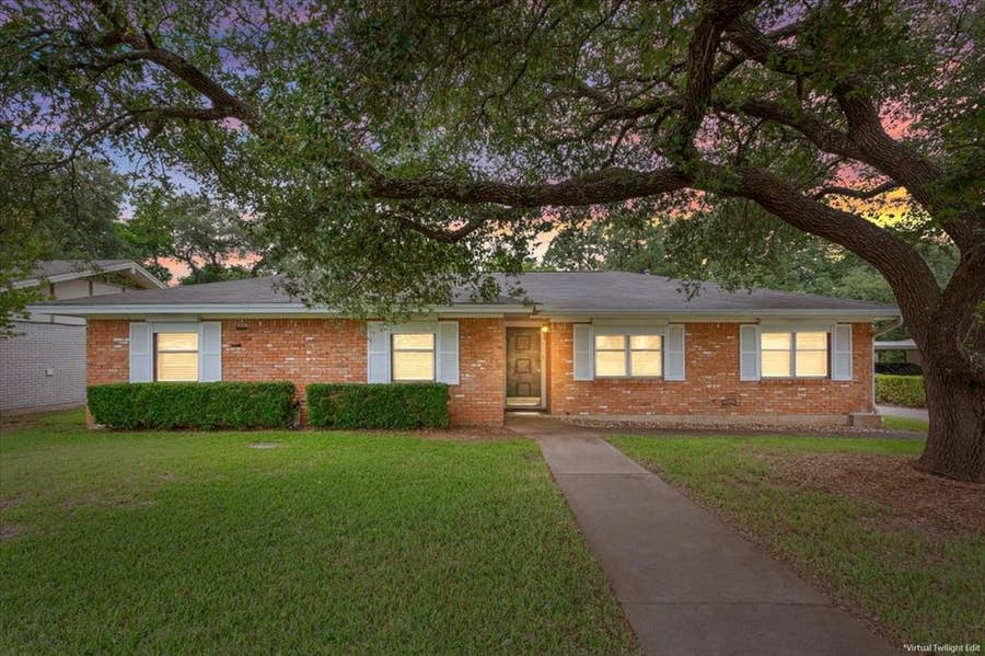 Property photo for 708 Wedgewood Drive, Woodway, TX