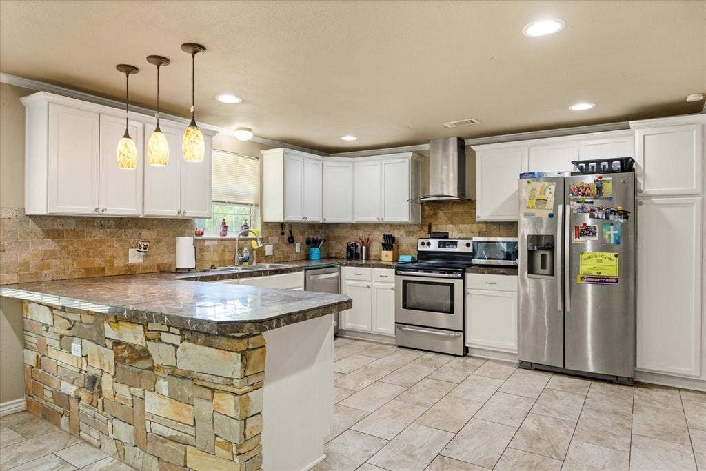 405 Granbury Court, Granbury, TX 76049 The kitchen offers plenty of storage.