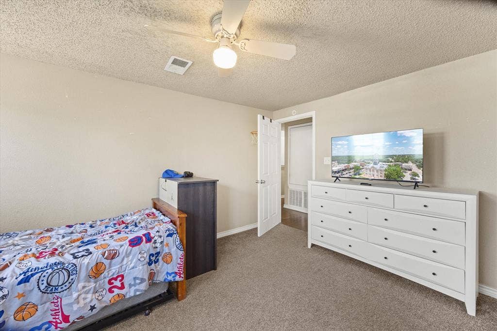 405 Granbury Court, Granbury, TX 76049 Secondary bedroom.