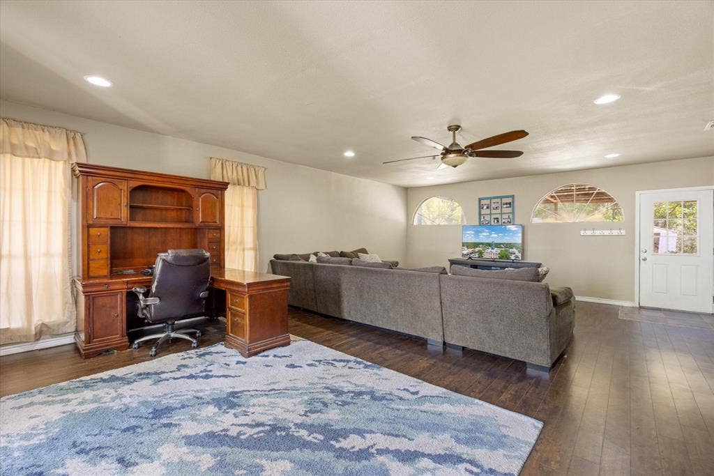 405 Granbury Court, Granbury, TX 76049 Oversized living area that could have multiple uses.