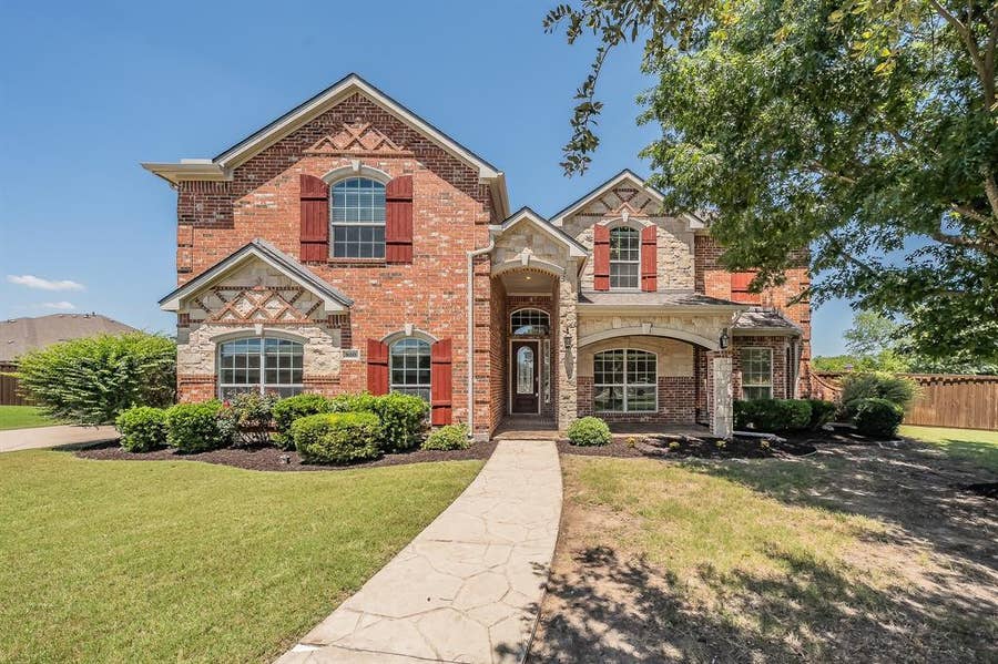 Property photo for 800 Oriole Drive, Forney, TX
