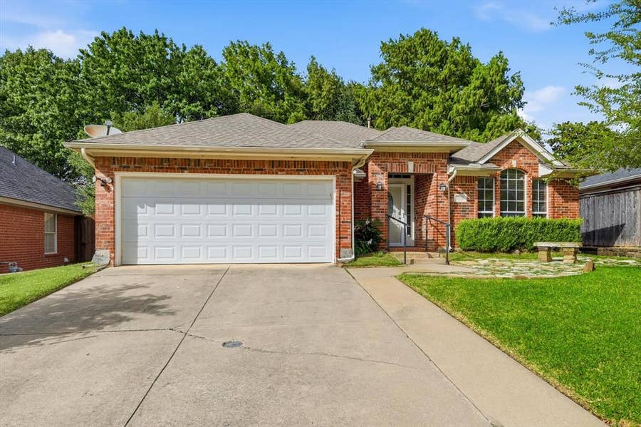Property photo for 2921 Meadow Glen Drive, McKinney, TX