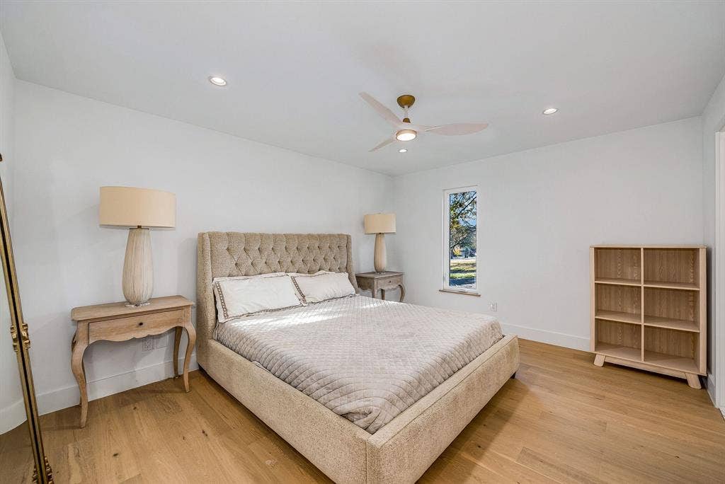 6275 Preston Creek Drive, Dallas, TX 75240 Bedroom featuring ceiling fan, light wood-style flooring, and recessed lighting