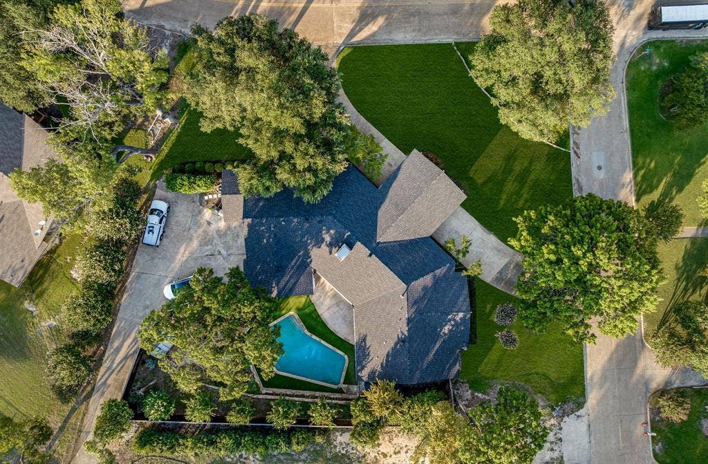 6275 Preston Creek Drive, Dallas, TX 75240 Aerial view of property and surrounding area with a pool