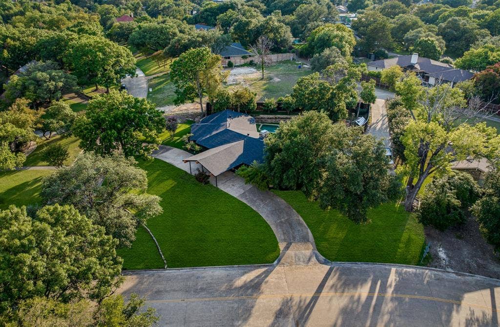 6275 Preston Creek Drive, Dallas, TX 75240 Aerial overview of property's location