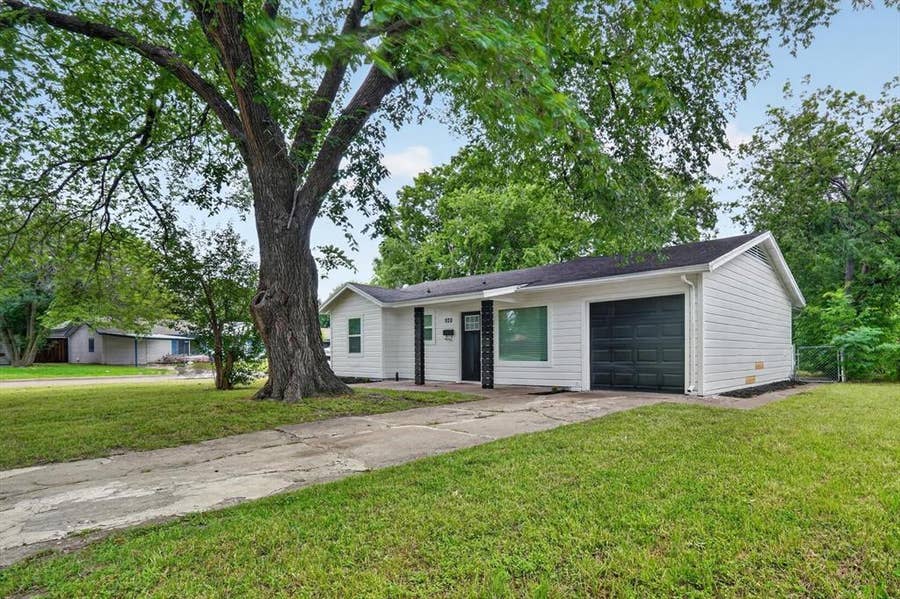 Property photo for 920 Tierra Drive, Mesquite, TX