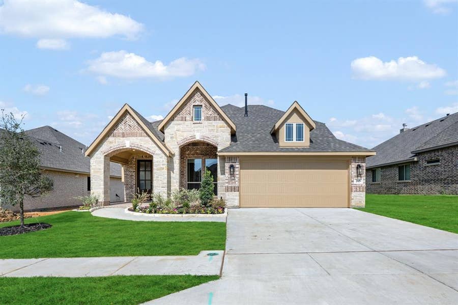 Property photo for 215 Seminole Trail, Alvarado, TX