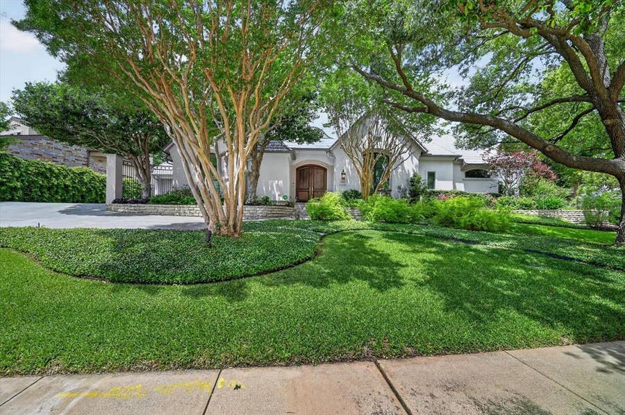 Property photo for 14819 Bellbrook Drive, Addison, TX
