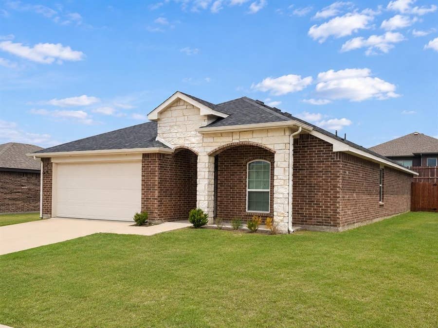 Property photo for 2012 Princeton Avenue, Farmersville, TX