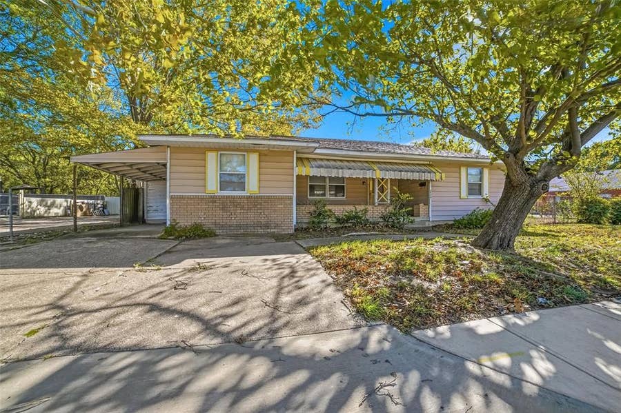 Property photo for 2926 N Prairie Creek Road, Dallas, TX
