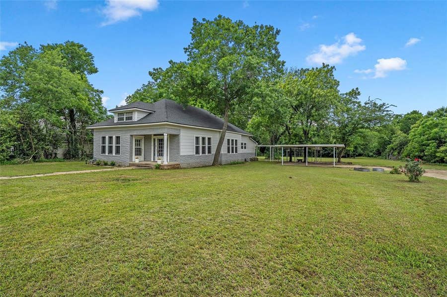 Property photo for 402 N Bordon Street, Lorena, TX