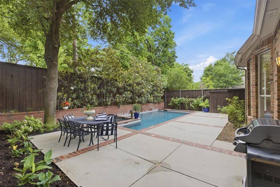 Property photo for 2218 Ash Grove Way, Dallas, TX