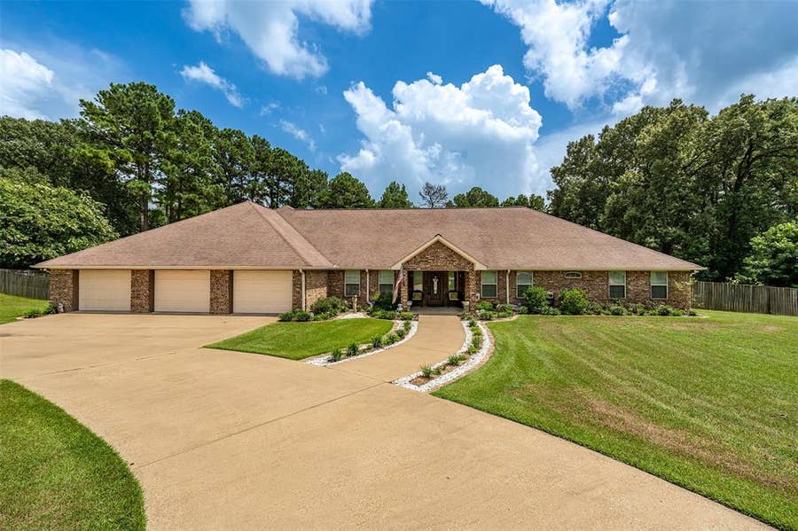 Property photo for 19135 Bynum, Flint, TX