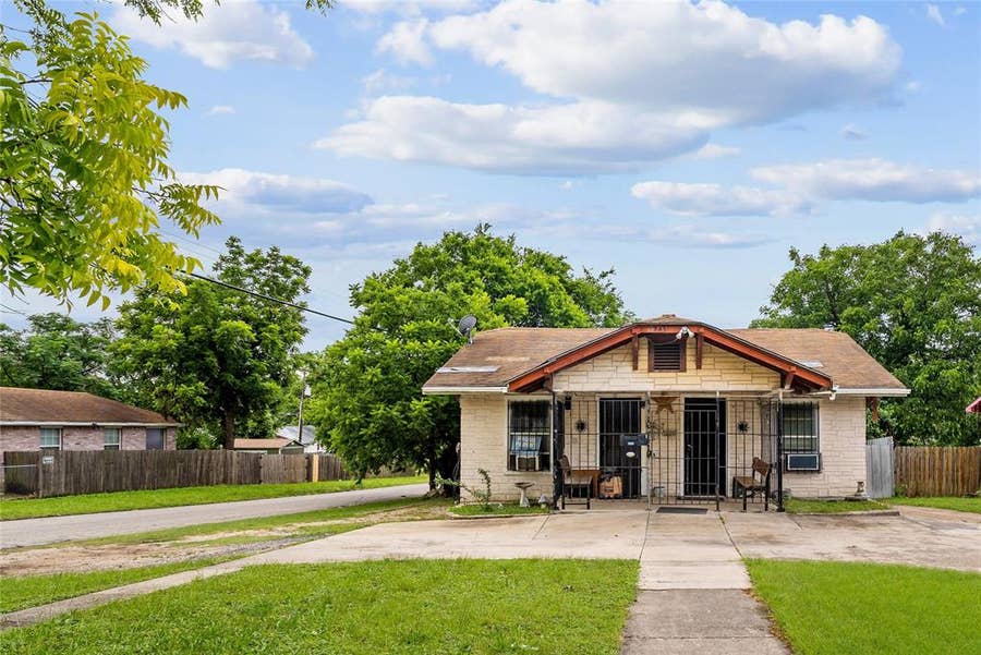 Property photo for 2431 Britton Drive, Dallas, TX