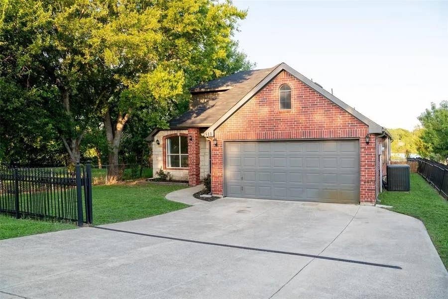 Property photo for 511 Lakeside Drive, Rockwall, TX