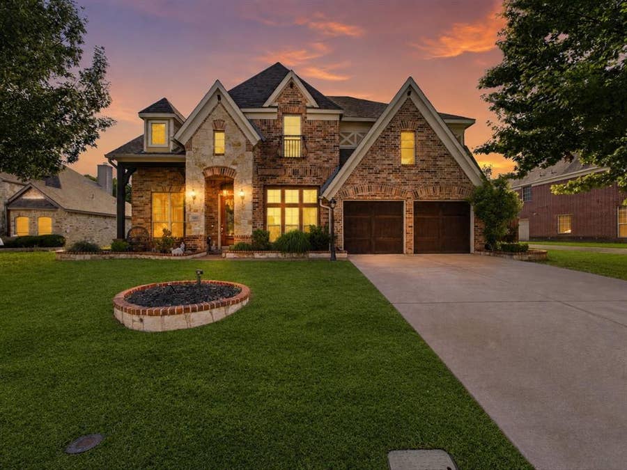 Property photo for 2018 Spring Creek Drive, Midlothian, TX
