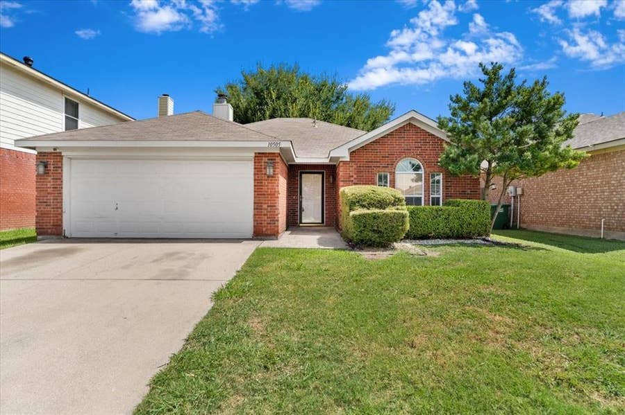 Property photo for 10505 Braewood Drive, Fort Worth, TX