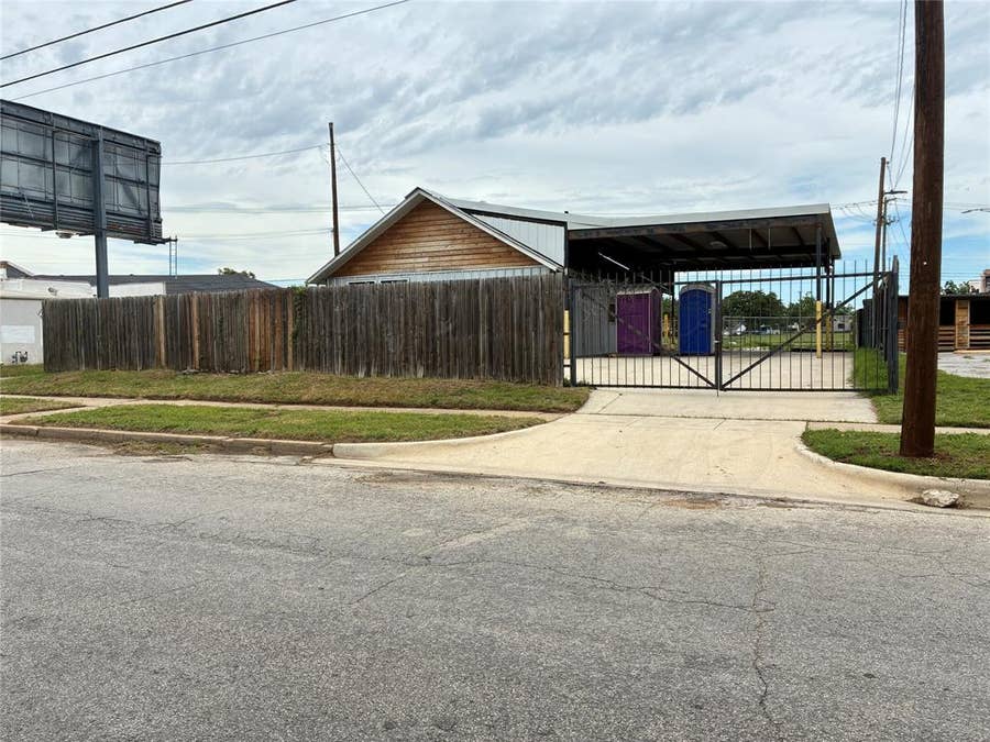 Property photo for 2800 E Belknap, Fort Worth, TX