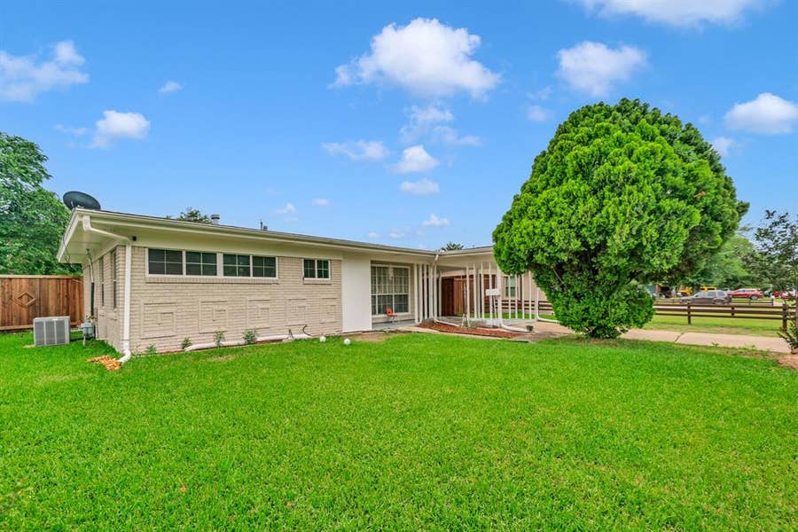 Property photo for 1614 Briarwood Lane, Irving, TX