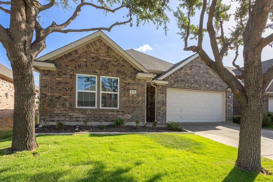 Property photo for 924 Bowie Drive, Lavon, TX