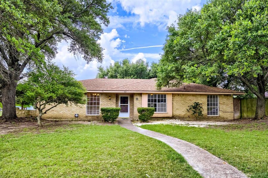 Property photo for 508 Stony Creek Drive, DeSoto, TX