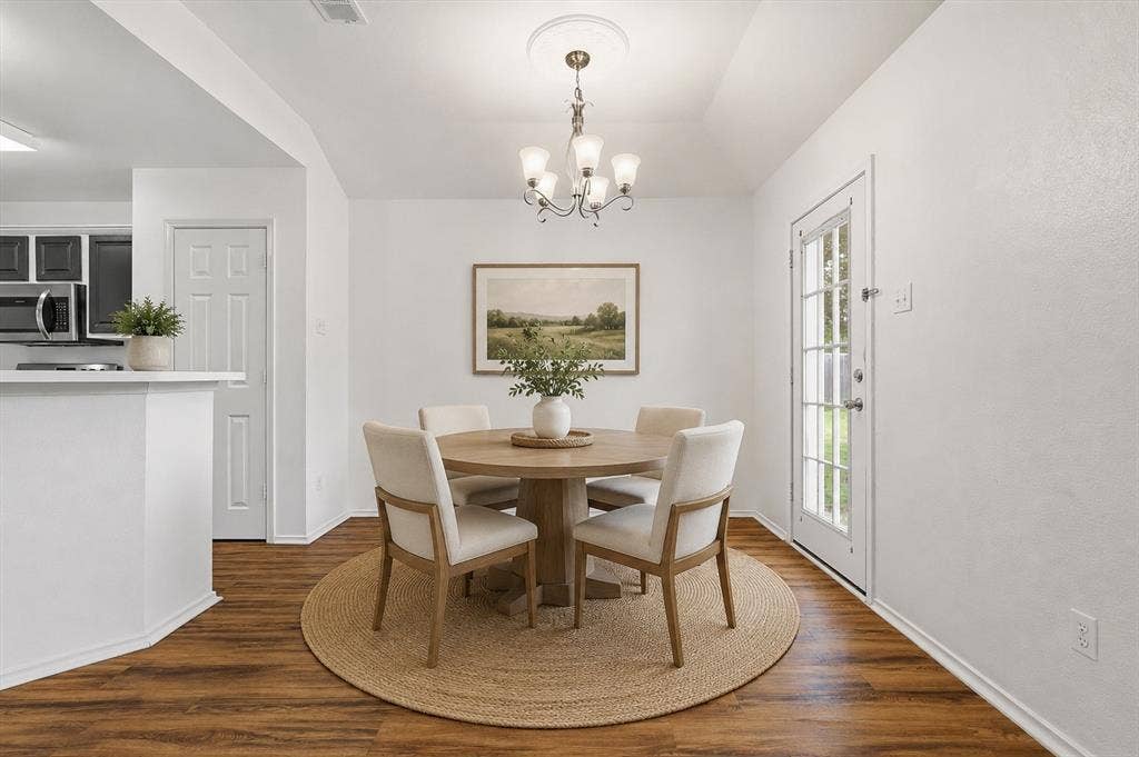 921 High Point Drive, Midlothian, TX 76065 *VIRTUALLY STAGED*