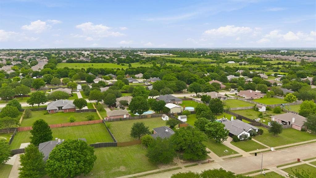 921 High Point Drive, Midlothian, TX 76065 921 High Point Drive, Midlothian, TX 76065