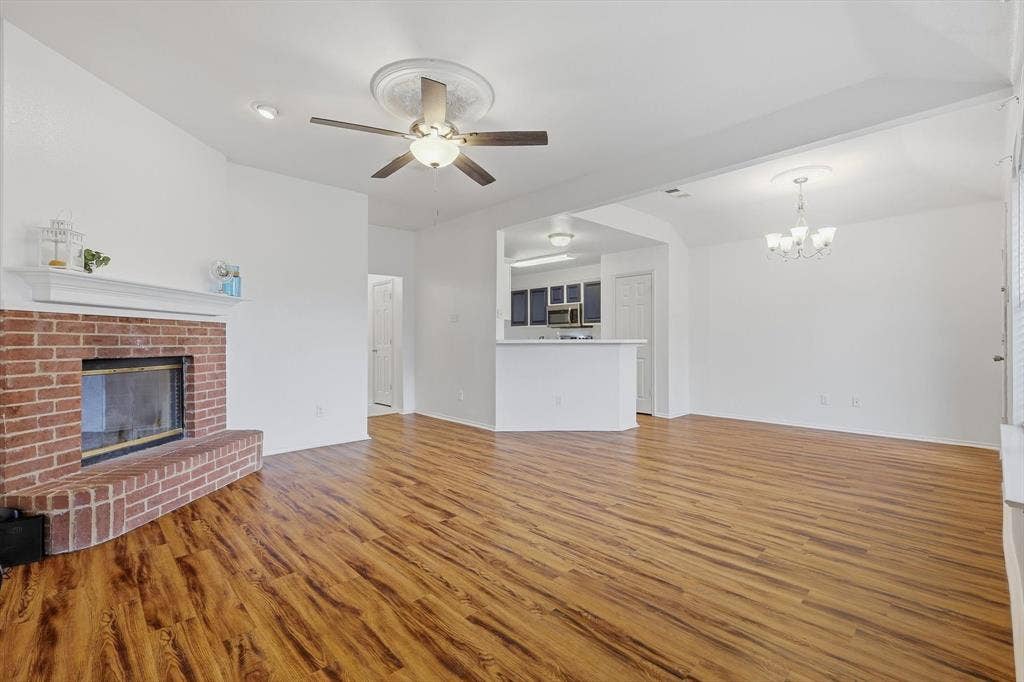 921 High Point Drive, Midlothian, TX 76065 921 High Point Drive, Midlothian, TX 76065