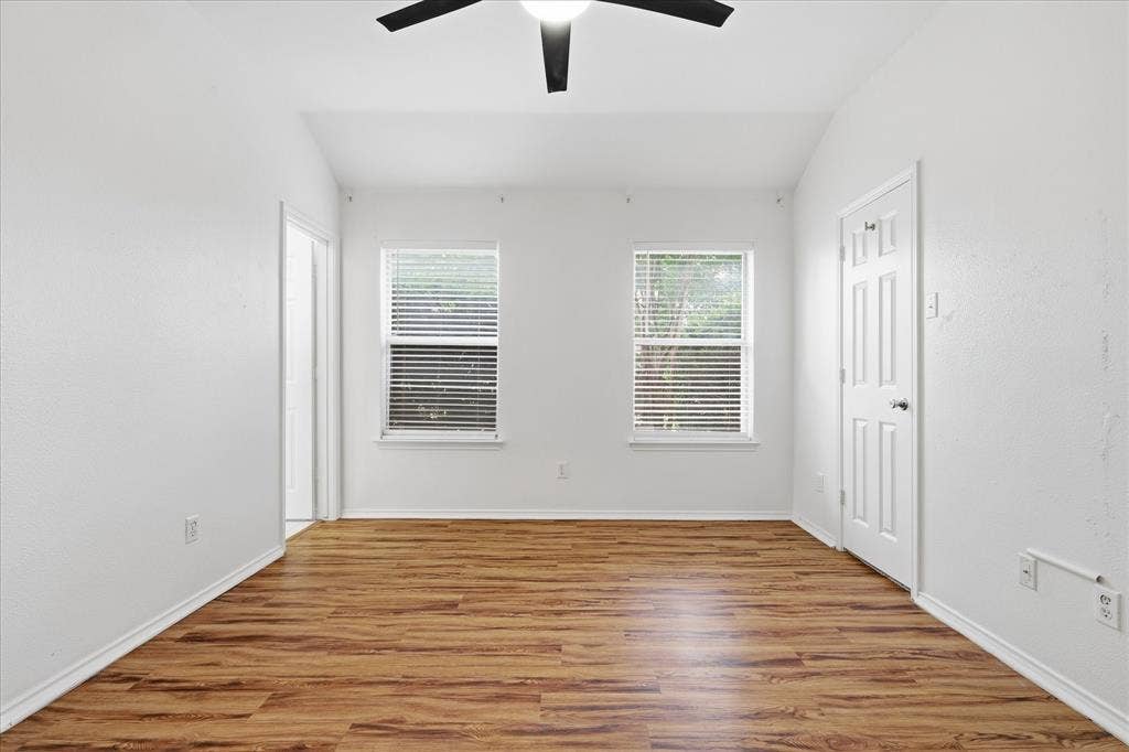 921 High Point Drive, Midlothian, TX 76065 921 High Point Drive, Midlothian, TX 76065
