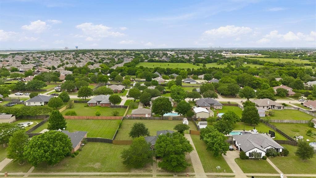 921 High Point Drive, Midlothian, TX 76065 921 High Point Drive, Midlothian, TX 76065