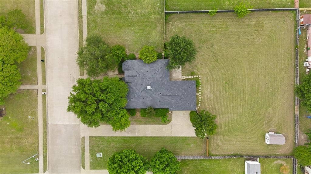 921 High Point Drive, Midlothian, TX 76065 921 High Point Drive, Midlothian, TX 76065