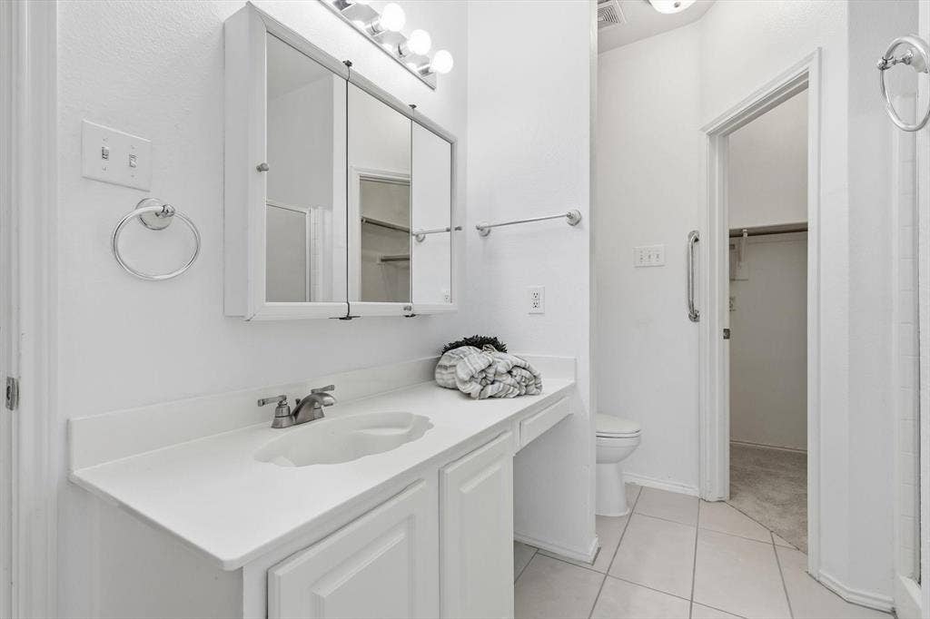 921 High Point Drive, Midlothian, TX 76065 921 High Point Drive, Midlothian, TX 76065