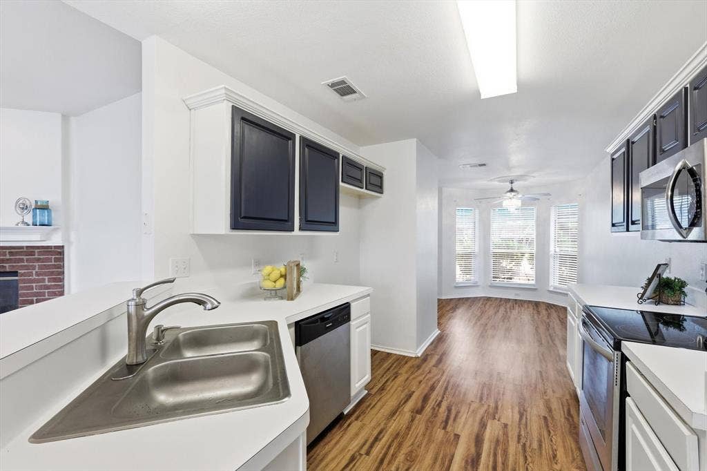 921 High Point Drive, Midlothian, TX 76065 921 High Point Drive, Midlothian, TX 76065