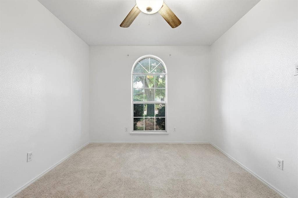921 High Point Drive, Midlothian, TX 76065 921 High Point Drive, Midlothian, TX 76065