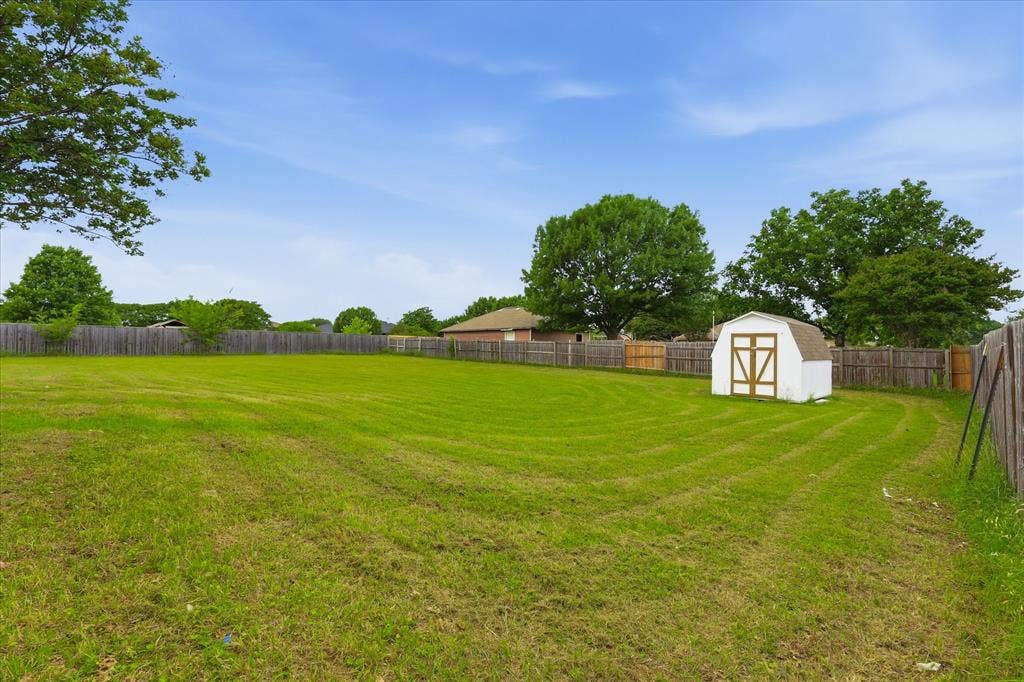 921 High Point Drive, Midlothian, TX 76065 921 High Point Drive, Midlothian, TX 76065