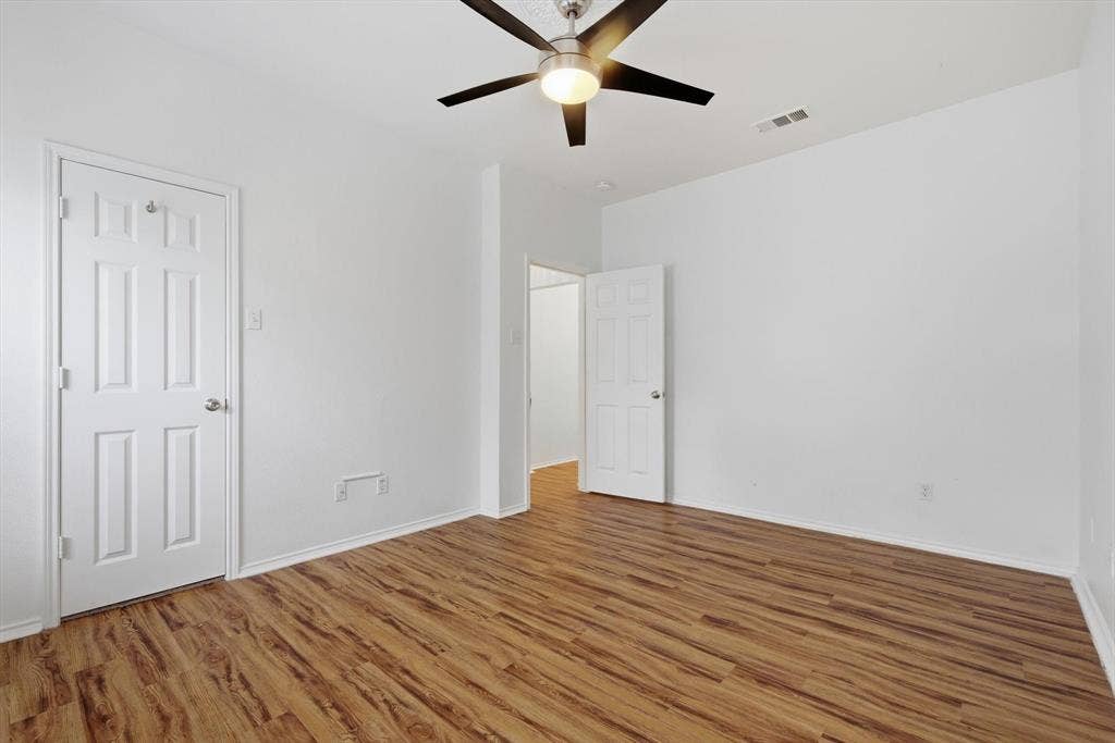 921 High Point Drive, Midlothian, TX 76065 921 High Point Drive, Midlothian, TX 76065