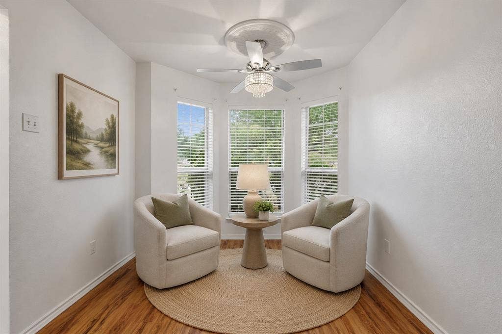 921 High Point Drive, Midlothian, TX 76065 Front sitting area*VIRTUALLY STAGED*
