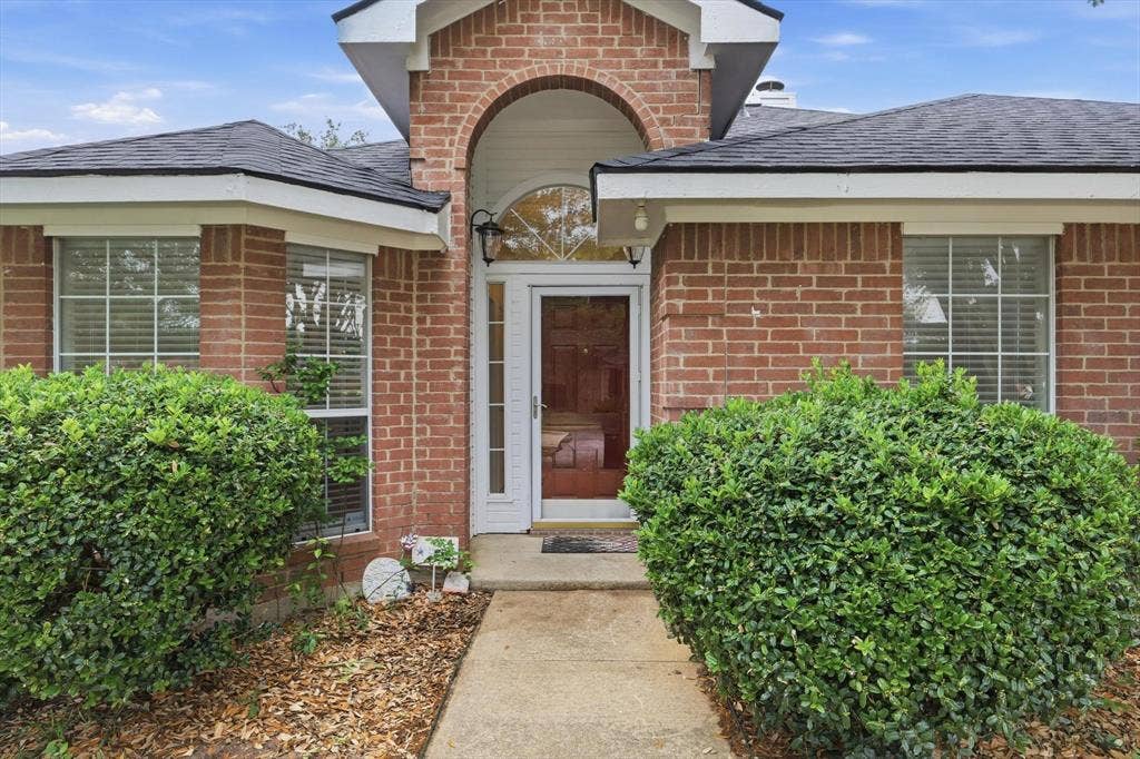 921 High Point Drive, Midlothian, TX 76065 921 High Point Drive, Midlothian, TX 76065