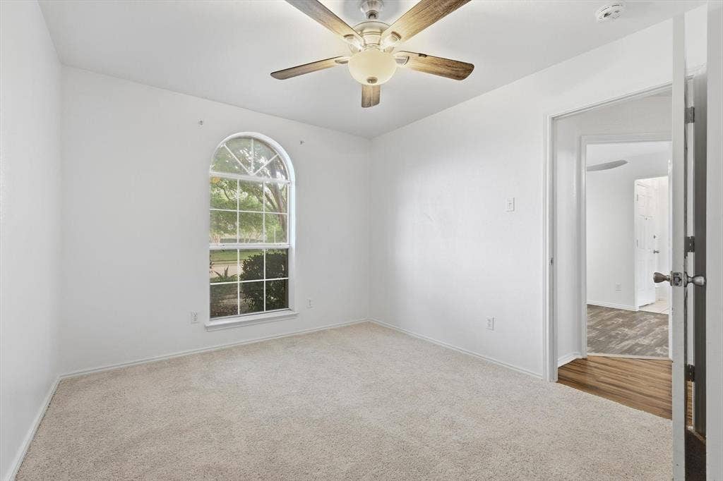 921 High Point Drive, Midlothian, TX 76065 921 High Point Drive, Midlothian, TX 76065