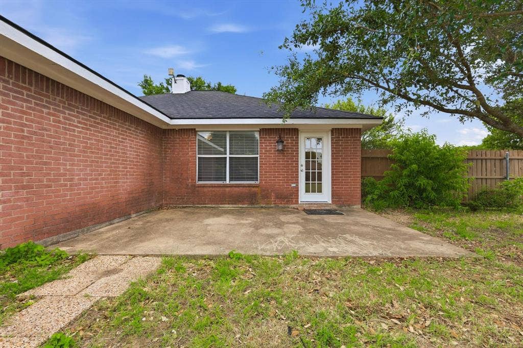 921 High Point Drive, Midlothian, TX 76065 921 High Point Drive, Midlothian, TX 76065