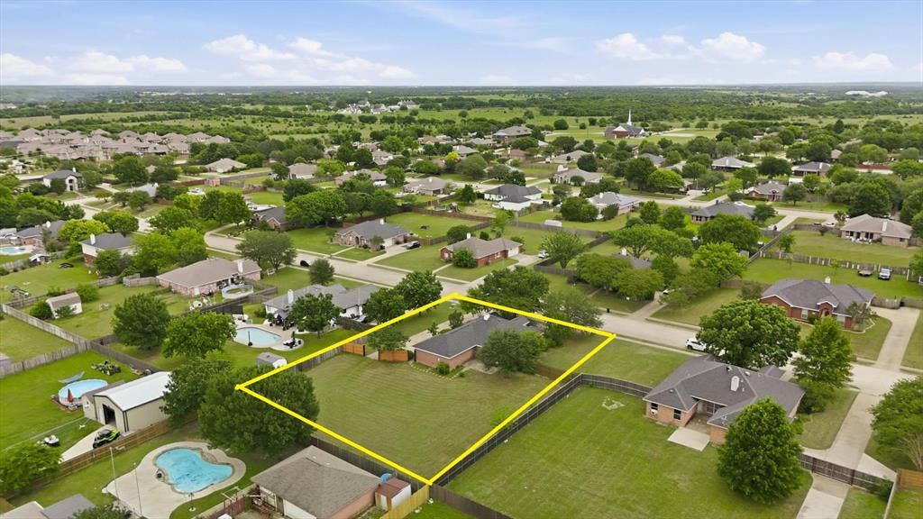 921 High Point Drive, Midlothian, TX 76065 921 High Point Drive, Midlothian, TX 76065