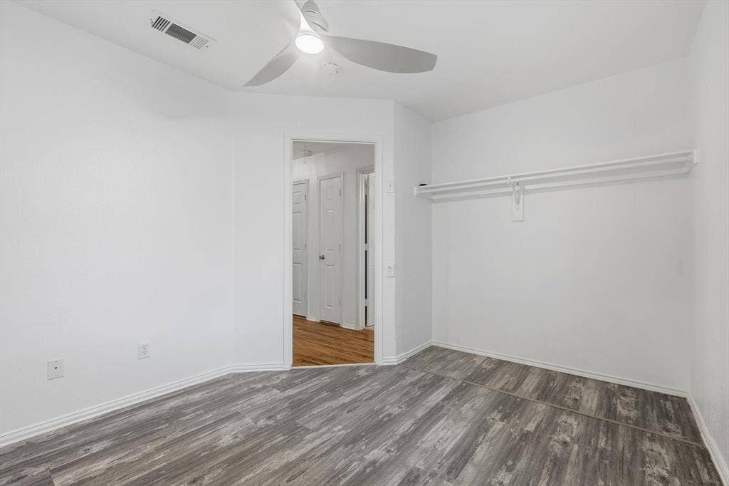 921 High Point Drive, Midlothian, TX 76065 921 High Point Drive, Midlothian, TX 76065