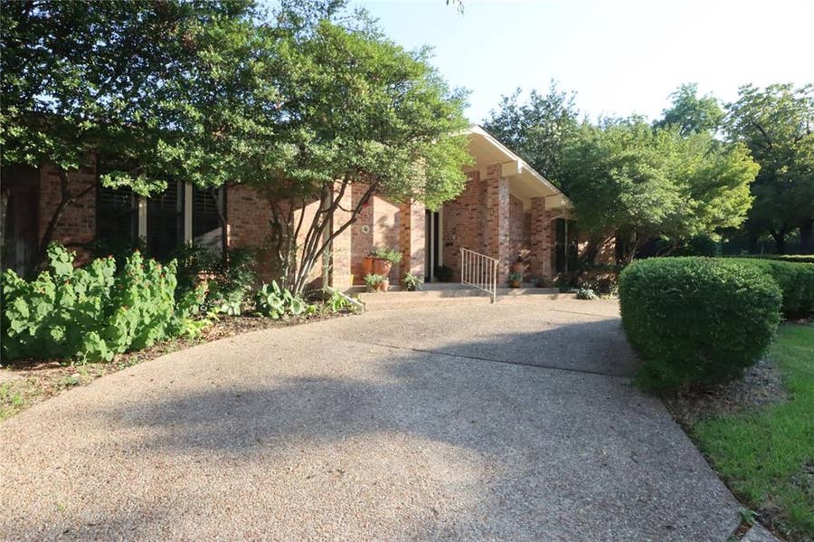Property photo for 5421 Benbridge Drive, Fort Worth, TX
