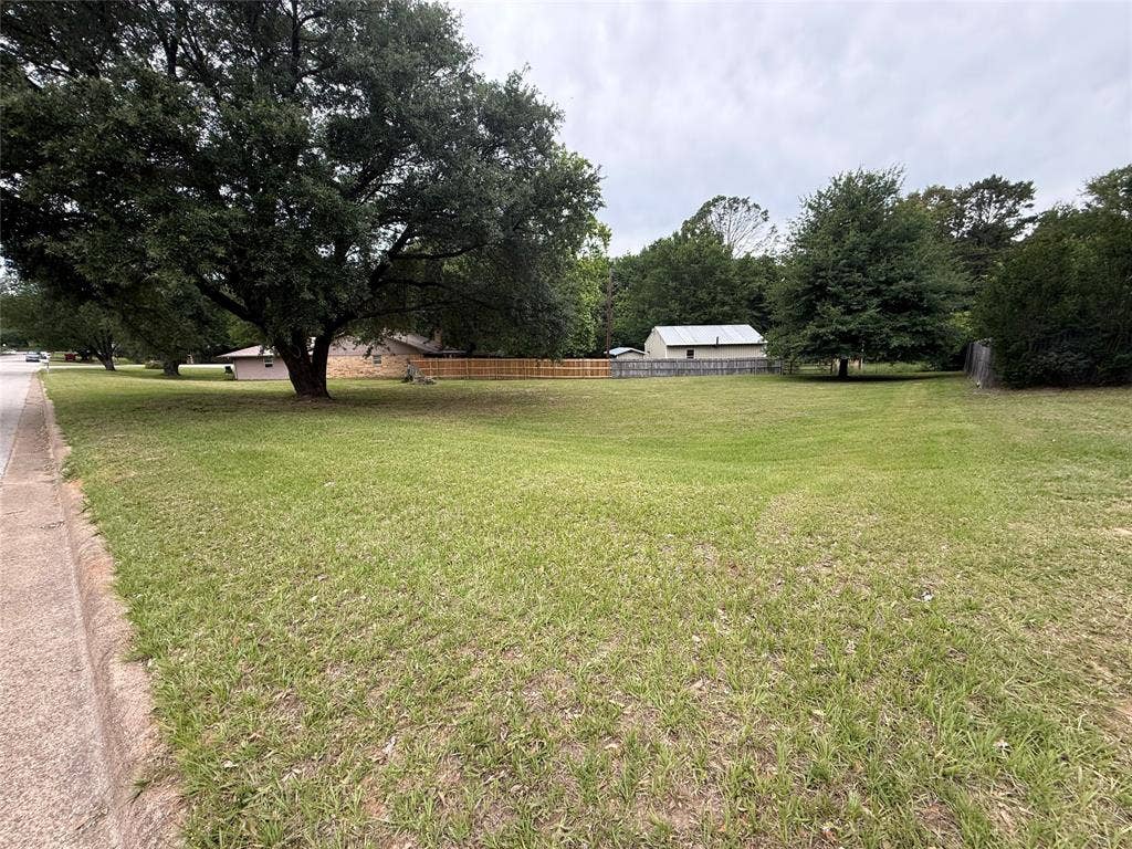 3303 Bogota Street, Athens, TX 75752 3303 Bogota Street, Athens, TX 75752