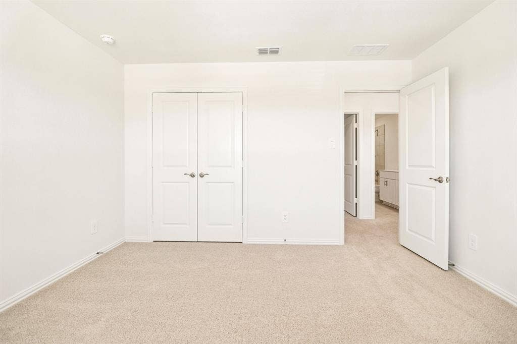 3033 Texoma Boulevard, Farmersville, TX 75442 Photo is not of the actual home, but is an inspirational photo of builder’s model home and may depict options, furnishings, and/or decorator features that are not included.