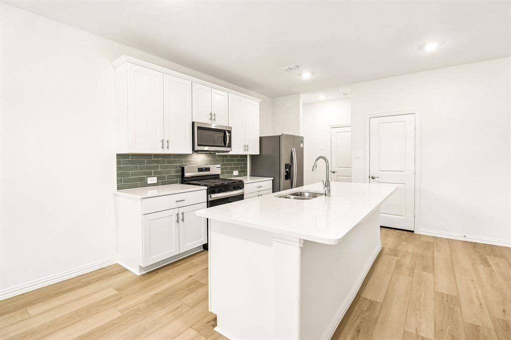 3033 Texoma Boulevard, Farmersville, TX 75442 Photo is not of the actual home, but is an inspirational photo of builder’s model home and may depict options, furnishings, and/or decorator features that are not included.